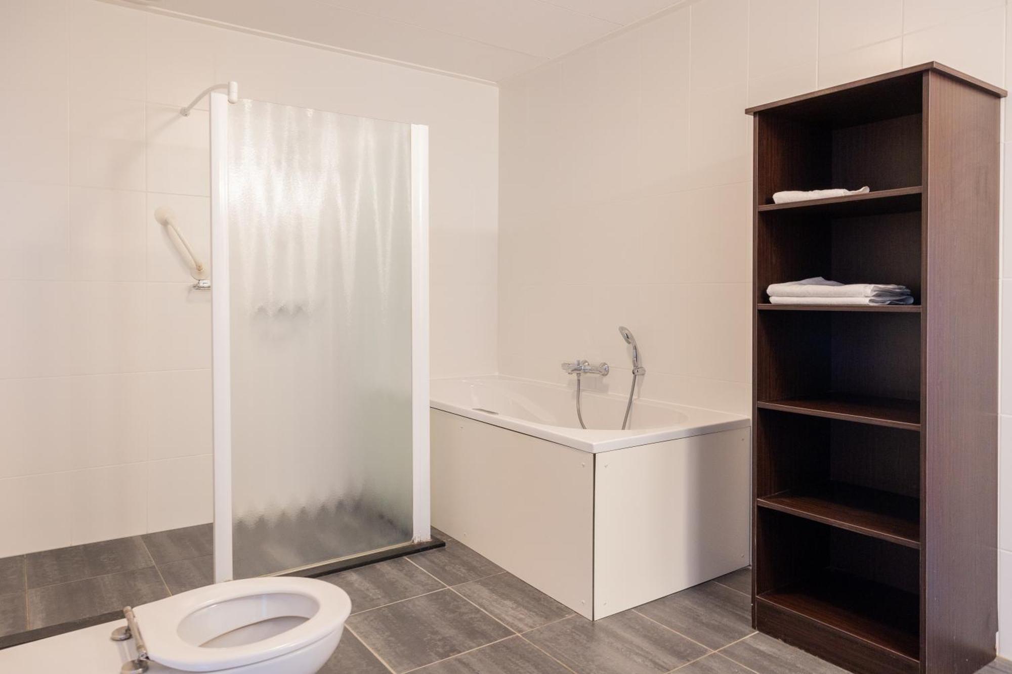 Vakantiepark Klein Vaarwater Бурен Стая снимка